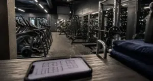 ONE Fitness Strasbourg : couloir cardio et musculation, plan de salle