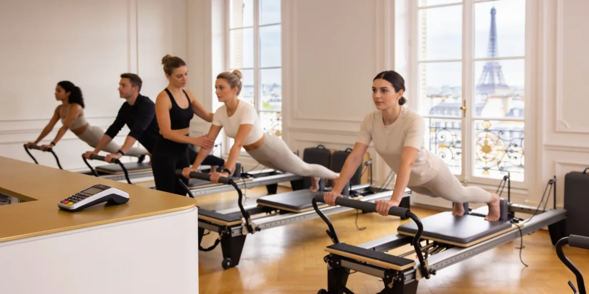 apprendre le pilates sur paris 8 avec poses studio photo