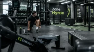 Fitness Park Massy : zone Hyrox et HIIT en salle de sport moderne